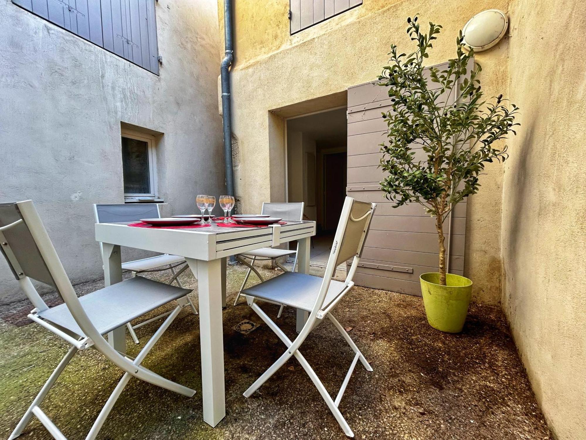 Terracotta Tranquility Apartment Arles Bagian luar foto